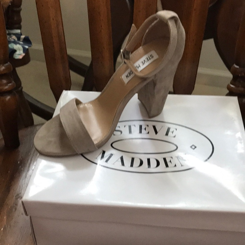 Popular Steve Madden heel. Size 8